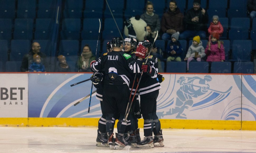 „7bet-Hockey Punks“ džiaugiasi įvarčiu.