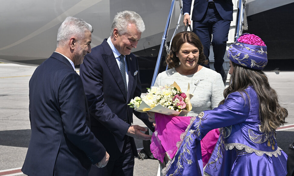Gitanas Nausėda atskrido į NATO vir&scaron;ūnių susitikimą