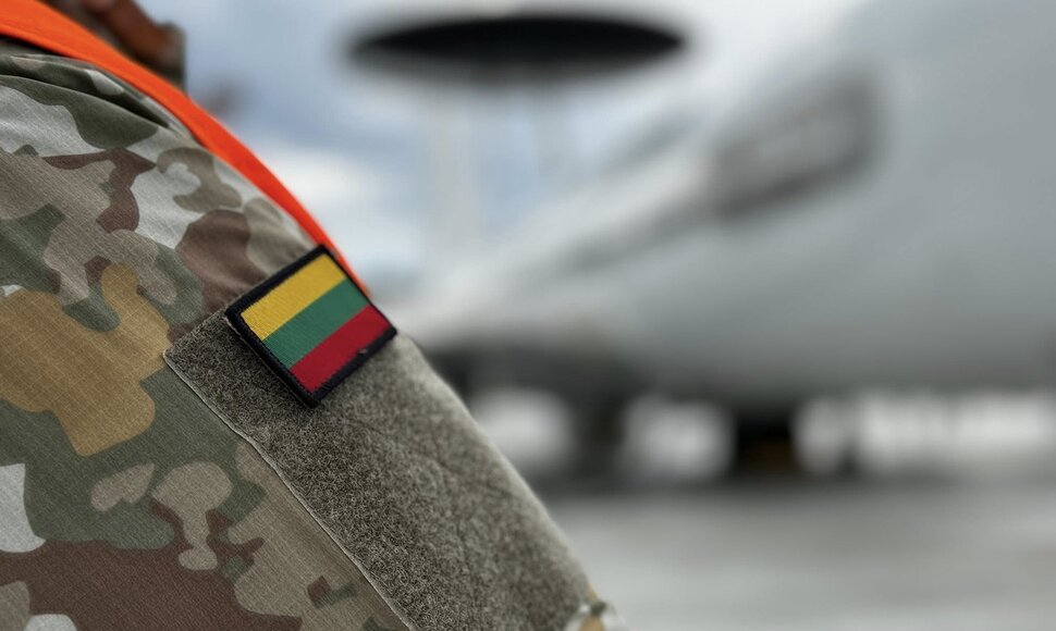 &Scaron;iauliuose nusileido NATO žvalgybiniai lėktuvai