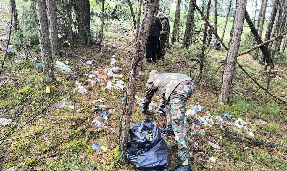 &Scaron;iuk&scaron;lių rinkimo akcija Raigardo pasienio kontrolės punkto prieigose