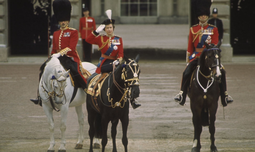 Karalienė Elžbieta ant žirgo, 1971 m.