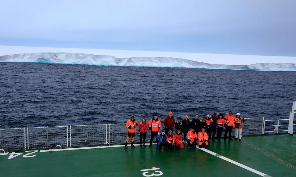 ledkalnis A23a, matomas iš laivo