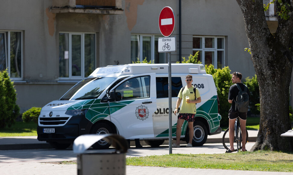 Palangoje policija drausmino dviratininkus ir paspirtukininkus