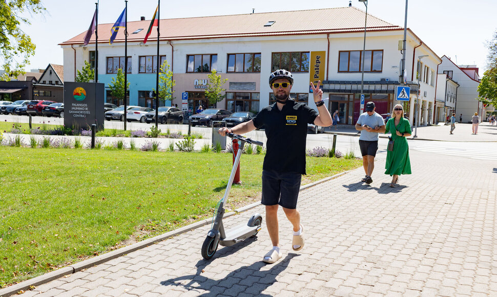 Palangoje policija drausmino dviratininkus ir paspirtukininkus