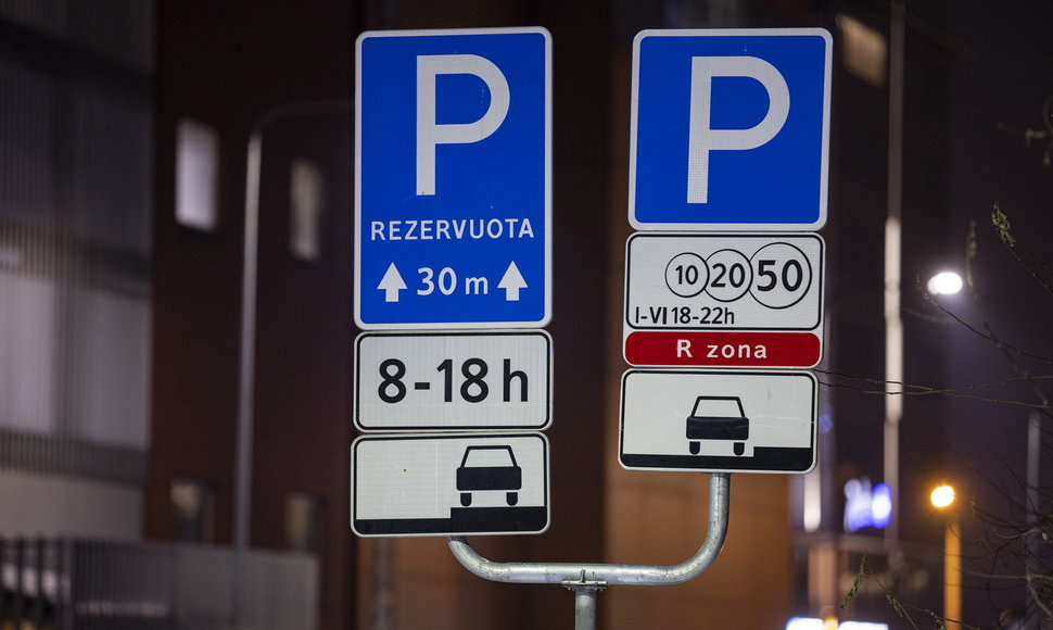 Vilniaus centre esančioms ministerijoms siūloma atsisakyti rezervuotų vietų automobiliams