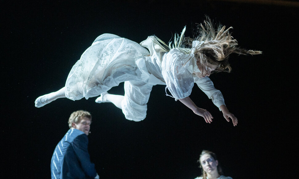&scaron;iuolaikinio cirko ir teatro spektaklis pagal V.Krėvės dramą &bdquo;&Scaron;arūnas&ldquo; 