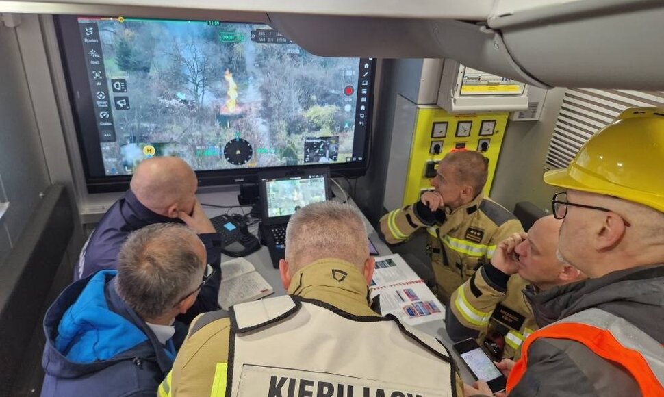 Krokuvoje į dangų &scaron;ovė 20 metrų ugnies stulpas