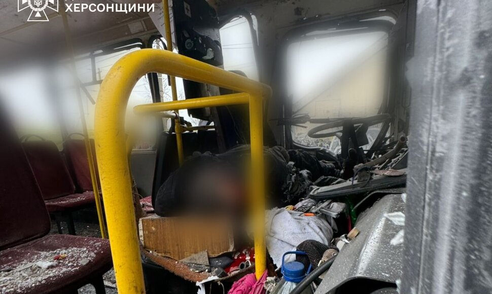 Rusai ap&scaron;audė keleivinį autobusą Chersone
