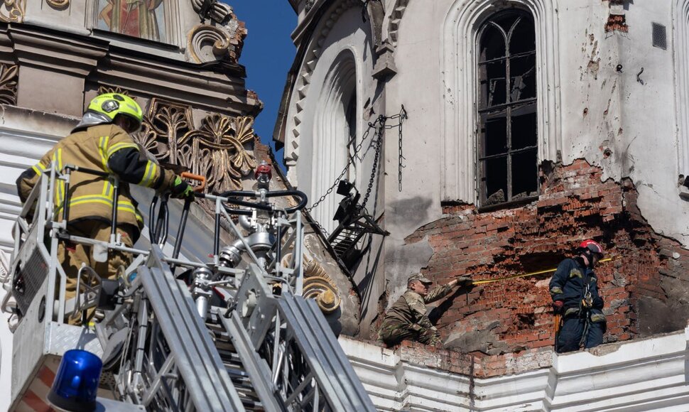 Volodymyras Zelenskis apsilankė Rusijos atakuotoje Kyjivo Pečorų lauroje