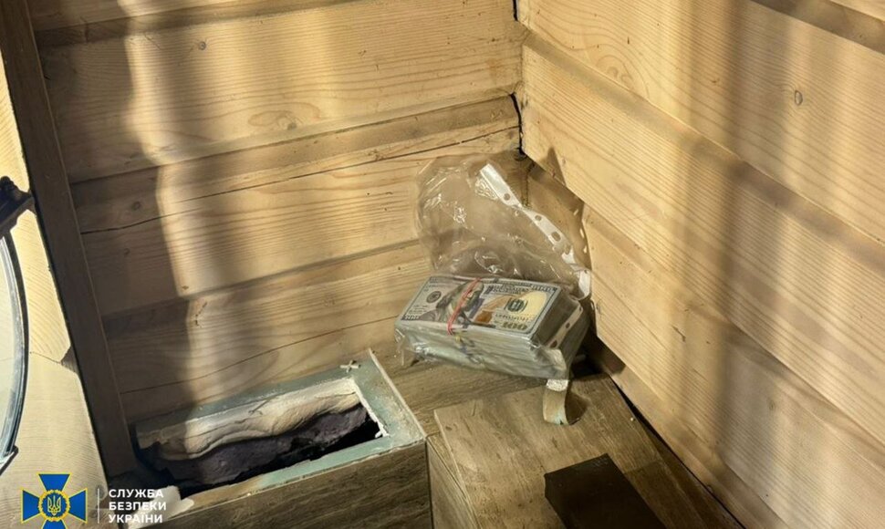 Prievolininkams Ukrainoje padėdavo i&scaron;vengti &scaron;aukimo į karinę tarnybą: rado 1,2 mln. dolerių