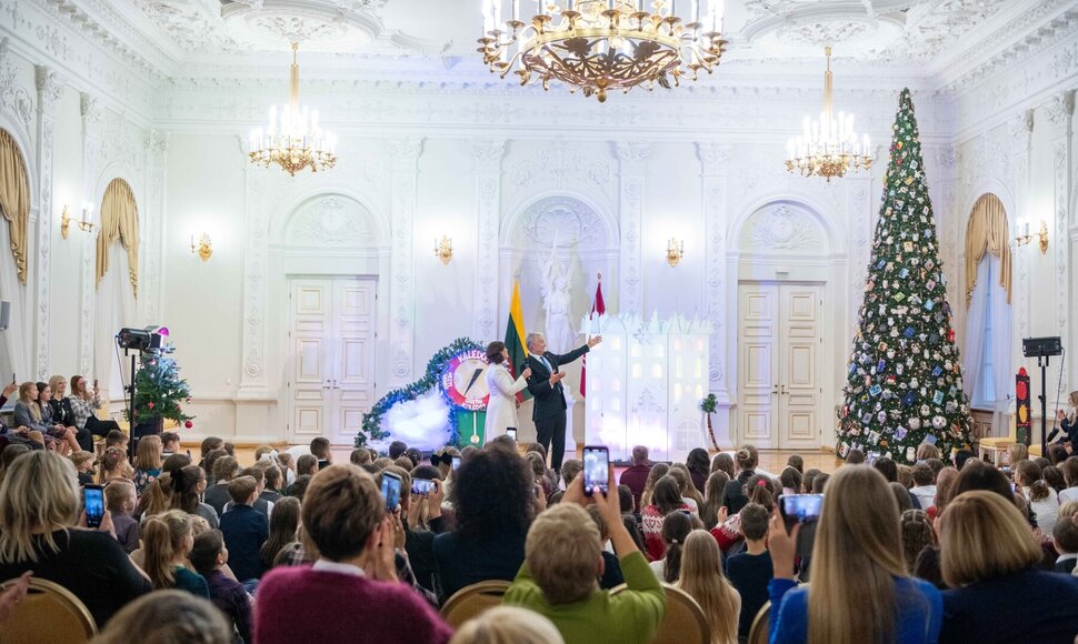 Kalėdų eglės įžiebimas prezidentūroje
