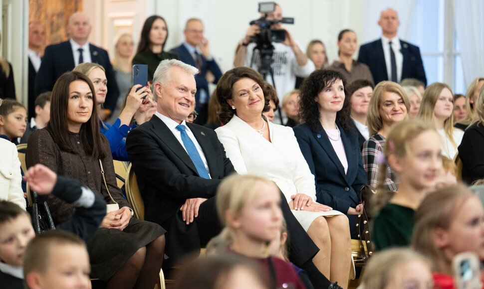 Kalėdų eglės įžiebimas prezidentūroje