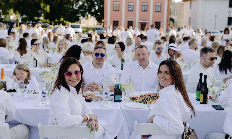 Baltoji vakarienė Kėdainių Didžiojoje rinkos aik&scaron;tėje