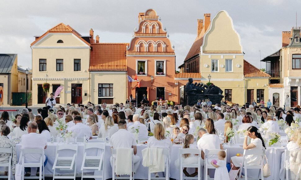 Baltoji vakarienė Kėdainių Didžiojoje rinkos aik&scaron;tėje