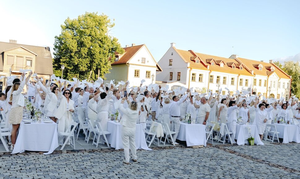 Baltoji vakarienė Kėdainių Didžiojoje rinkos aik&scaron;tėje