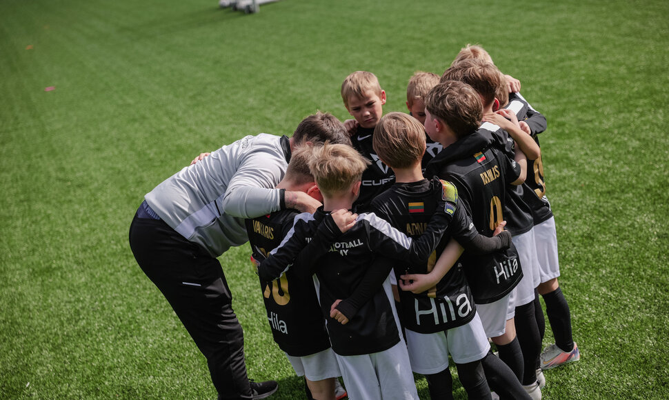 &bdquo;Daugiau nei gimtadienis&ldquo; labdaringos futbolo &scaron;ventės akimirka