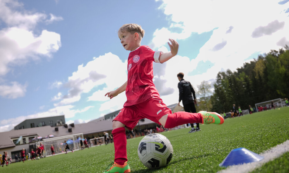 &bdquo;Daugiau nei gimtadienis&ldquo; labdaringos futbolo &scaron;ventės akimirka