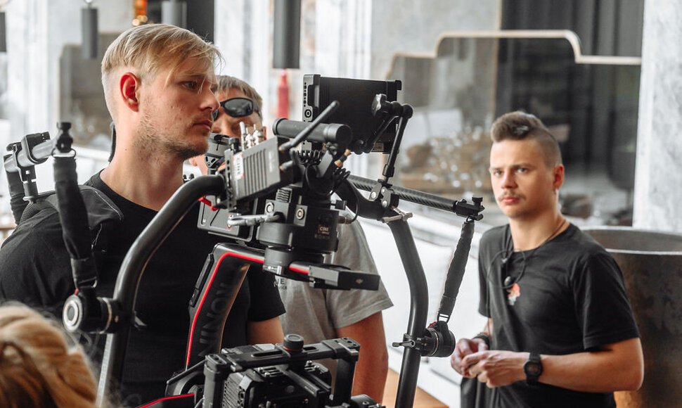 Grupės &bdquo;&Scaron;e&scaron;kės&ldquo; klipo &bdquo;Kol dar vasara&ldquo; filmavimo akimirka