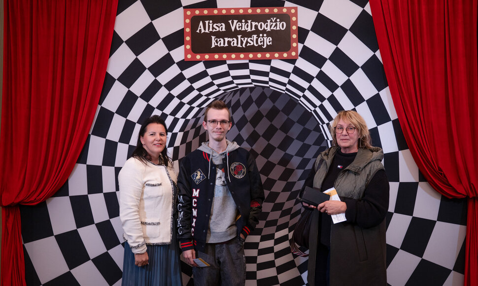 NKDT premjera &bdquo;Alisa Veidrodžio karalystėje&ldquo;