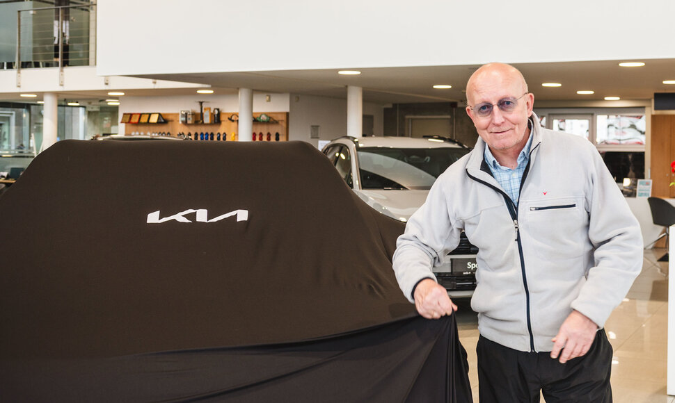 Arūnas Valinskas su nauju automobiliu