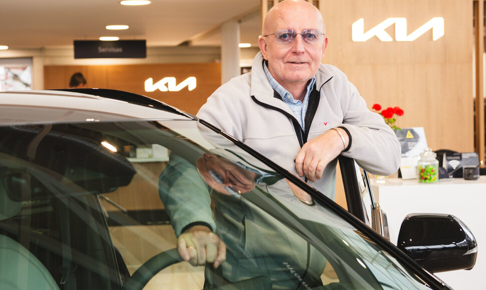 Arūnas Valinskas su nauju automobiliu