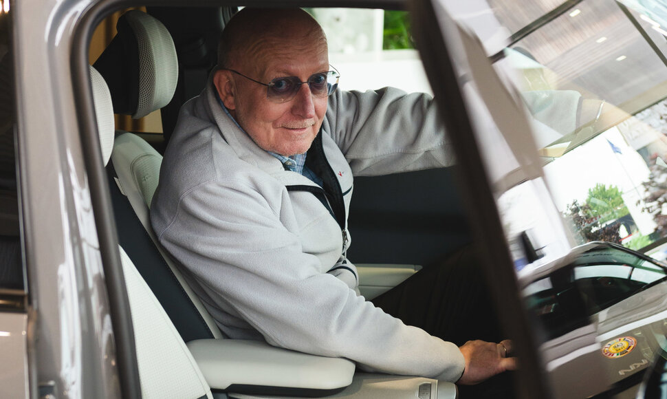 Arūnas Valinskas su nauju automobiliu
