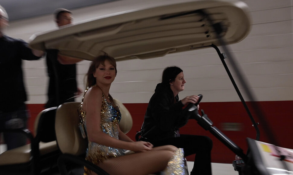 Taylor Swift klipo &bdquo;I Can Do It With A Broken Heart&ldquo; akimirka