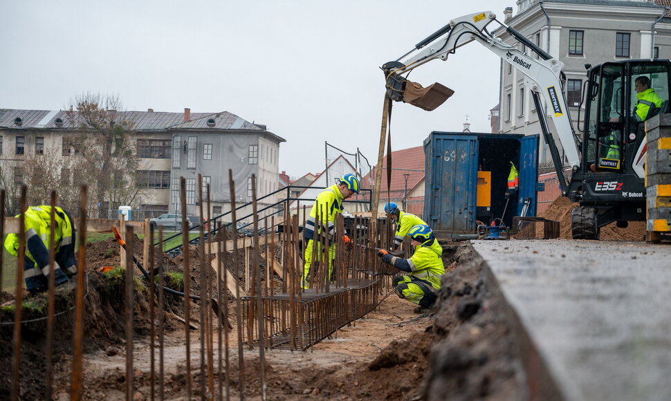 Amfiteatre prie Kauno pilies didinamas sėdimų vietų skaičius