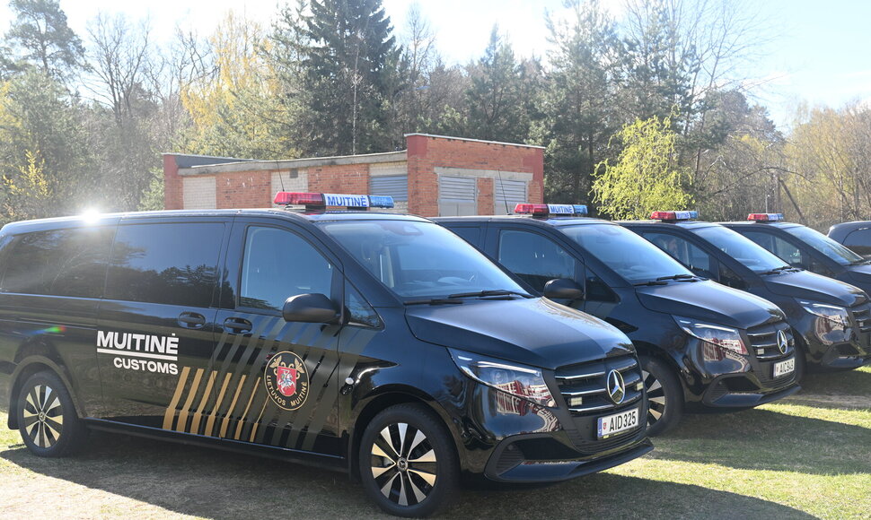 Įsigyti mobiliosiomis detektavimo kontrolės sistemomis aprūpinti automobiliai