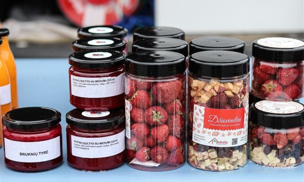 I&scaron; lysvės vasarą &ndash; į lėk&scaron;tes visus metus: &bdquo;Ogmios miesto&ldquo; ūkininkų turguje džiugina &scaron;altyje džiovinti produktai