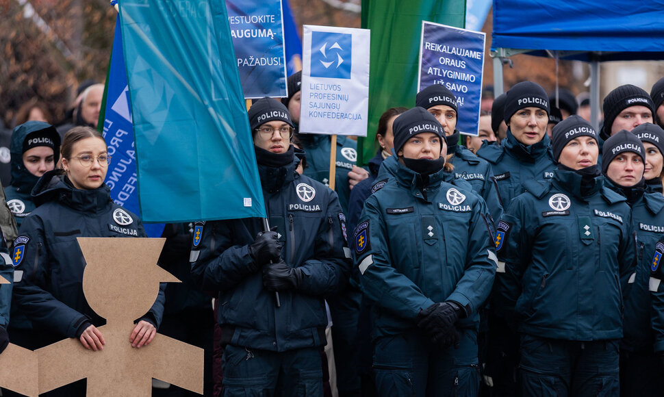 Statutinių pareigūnų protesto akcija „Popierinis saugumas“