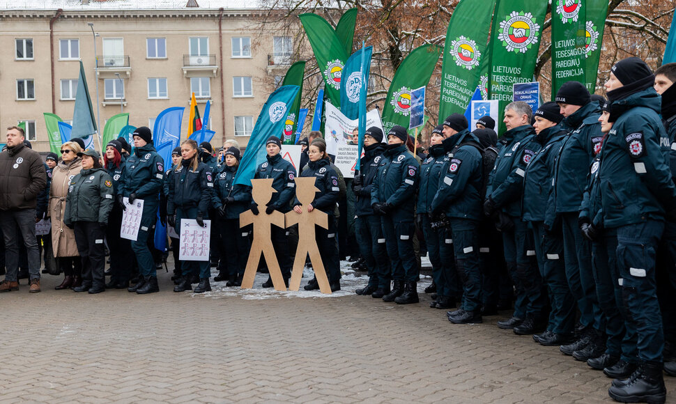 Statutinių pareigūnų protesto akcija „Popierinis saugumas“