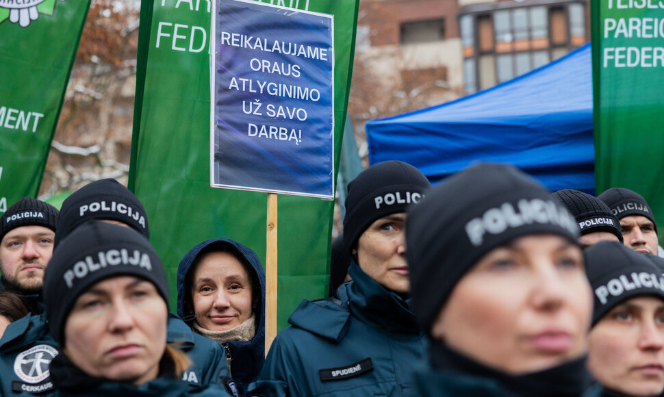 Statutinių pareigūnų protesto akcija „Popierinis saugumas“