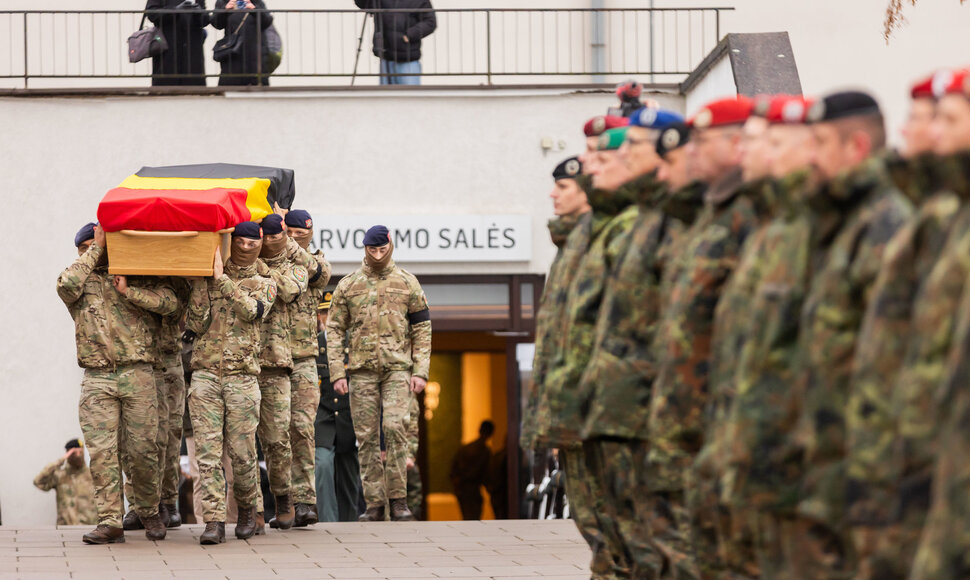 Atsisveikinimo ceremonija su Lietuvoje mirusiu Belgijos kariu