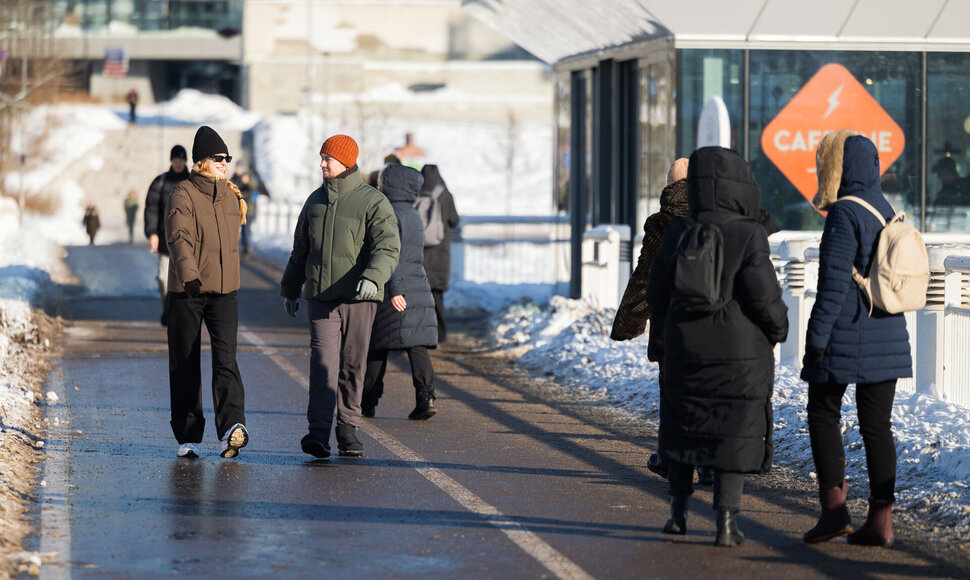 Šalčio nepabūgę vilniečiai mėgaujasi savaitgaliu