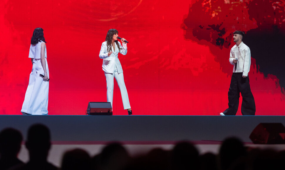 Monika Liu, Pijus Opera