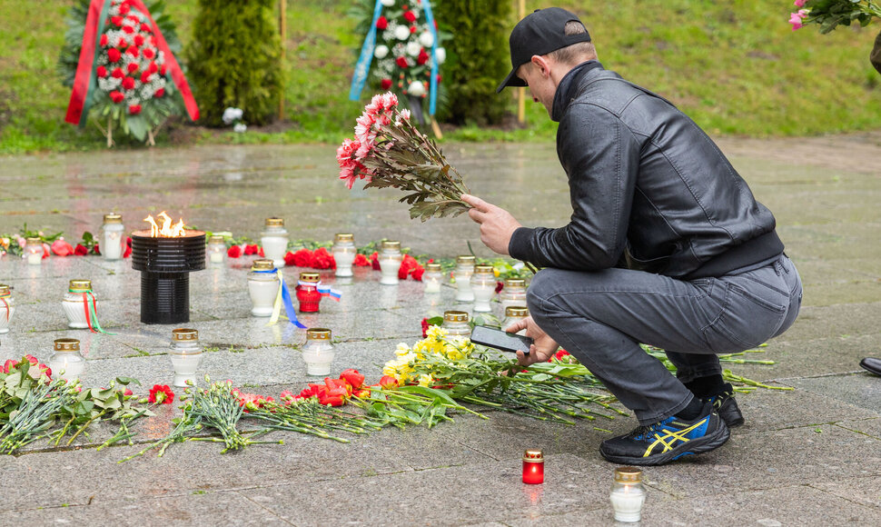 Besirenkantys Antakalnio kapinėse &scaron;venčia gegužės 9-tąją