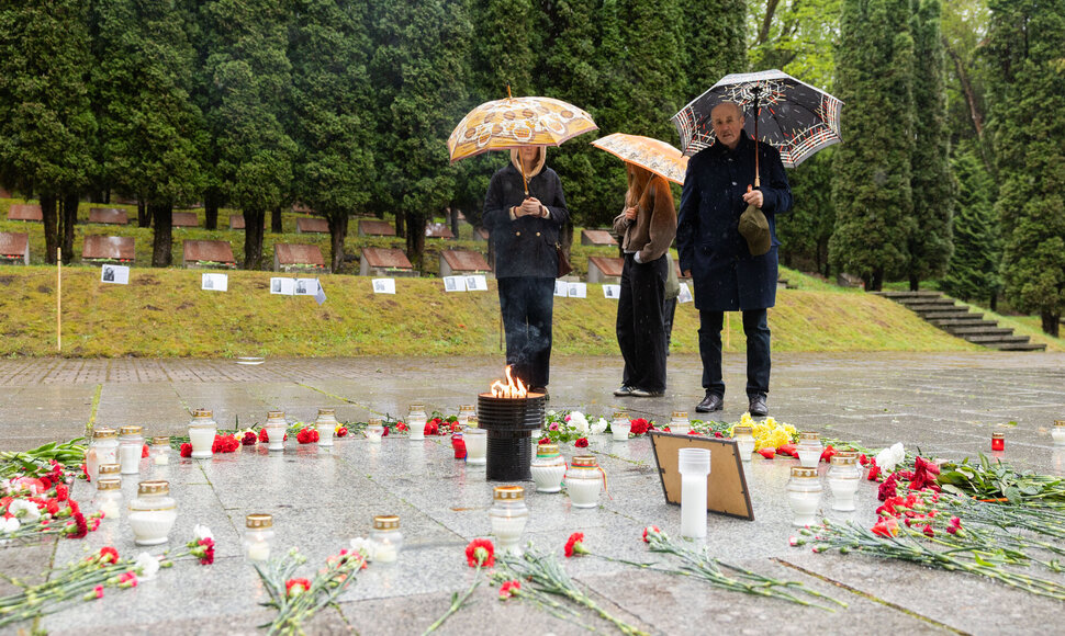 Besirenkantys Antakalnio kapinėse &scaron;venčia gegužės 9-tąją