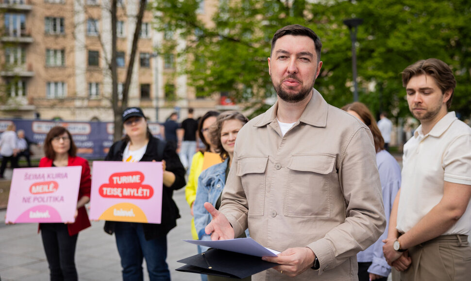 Laisvės partijos organizuojama akcija &bdquo;Meilė nugalės&ldquo;