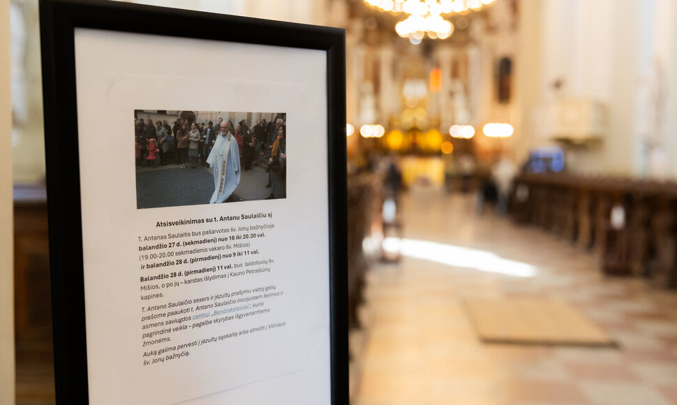 Atsisveikinimas su kunigu jėzuitu Antanu Saulaičiu