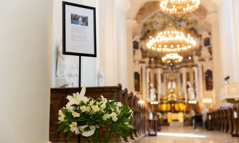 Atsisveikinimas su kunigu jėzuitu Antanu Saulaičiu