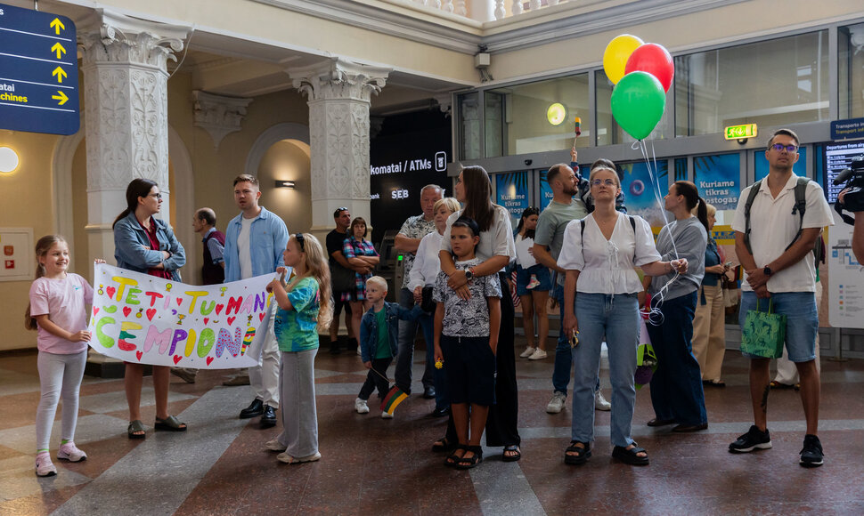 į Lietuvą grįžo jaunučių U16 krep&scaron;inio rinktinė, pasipuo&scaron;usi sidabro medaliais
