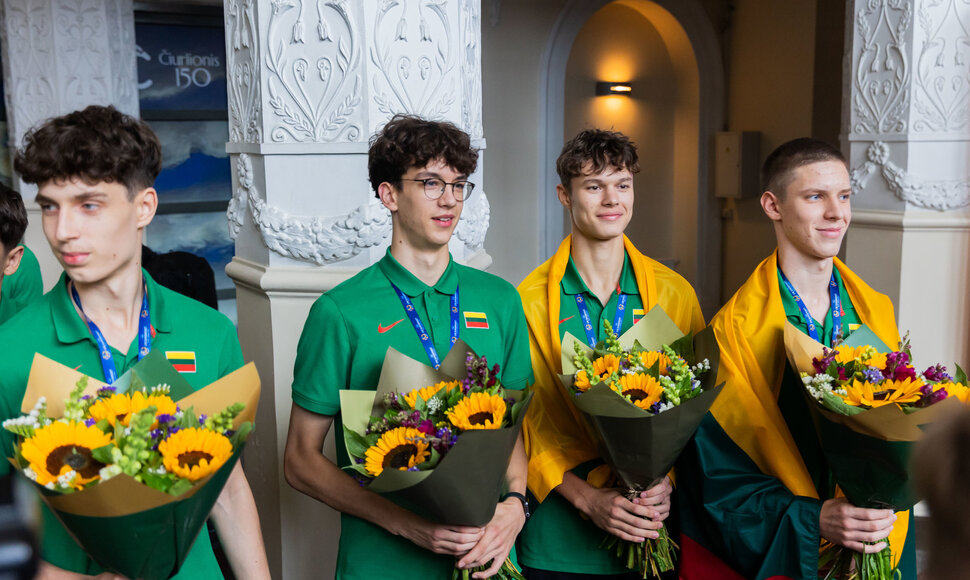 į Lietuvą grįžo jaunučių U16 krep&scaron;inio rinktinė, pasipuo&scaron;usi sidabro medaliais