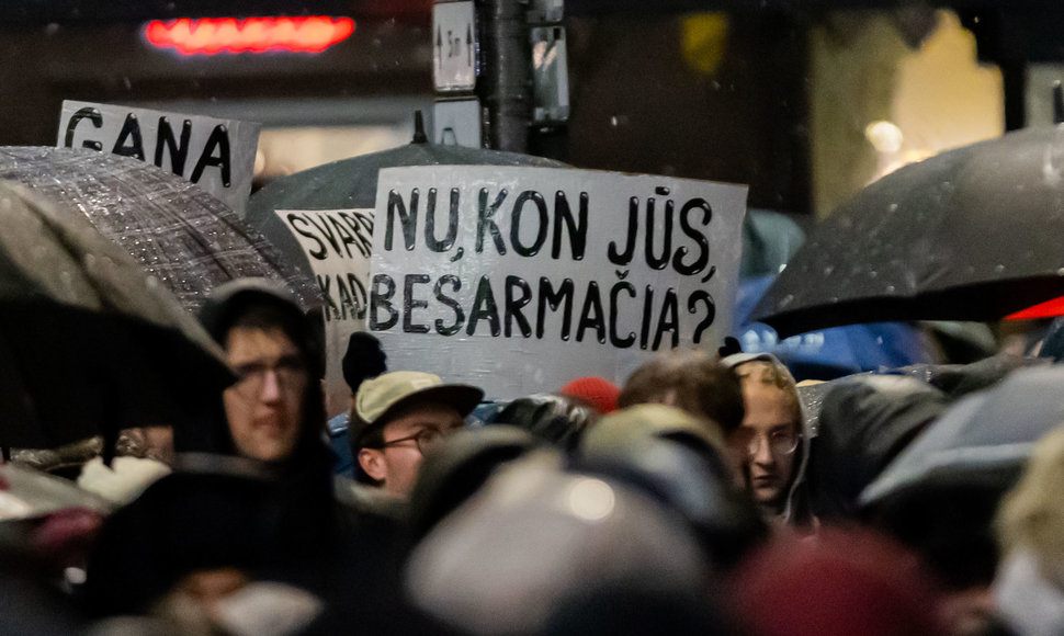 Protestas prie Seimo: „Dešimt tylos minučių" 