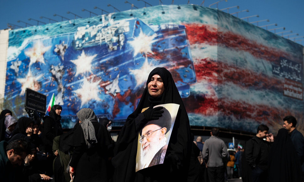 Dalis Irano gyventojų gedi Ali Khamenei