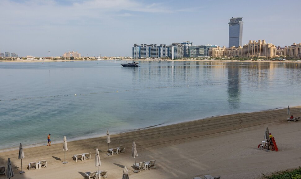 I&scaron;tu&scaron;tėję Dubajus paplūdimiai