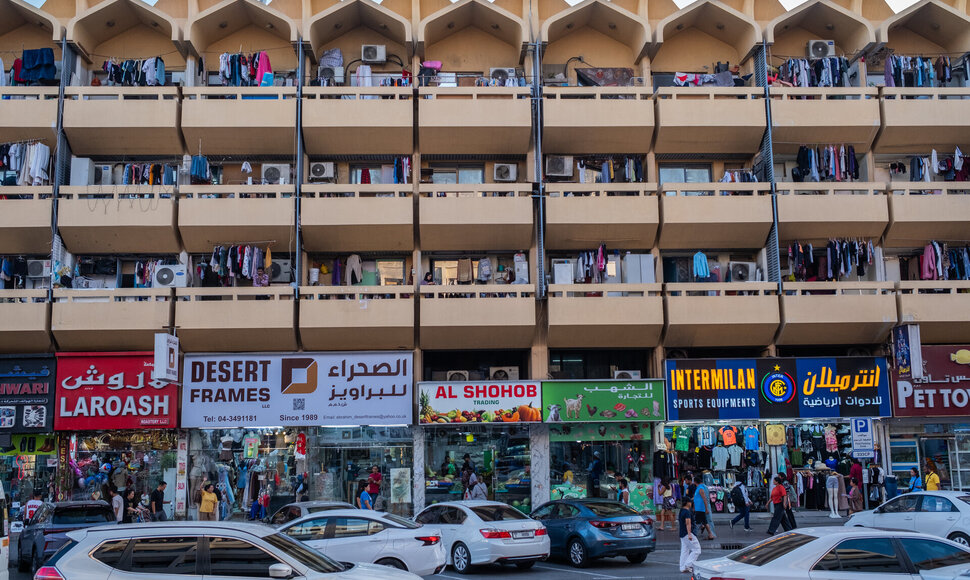 Bendruomenė, kurioje Dubajuje gyvena migrantai