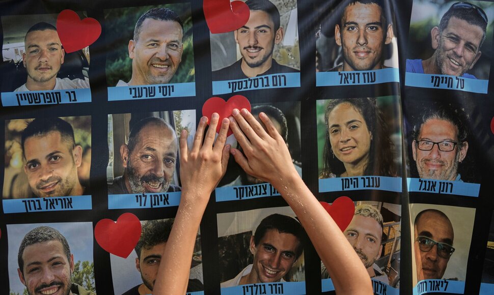 Izraeliečiai paleisti i&scaron; &bdquo;Hamas&ldquo; nelaisvės