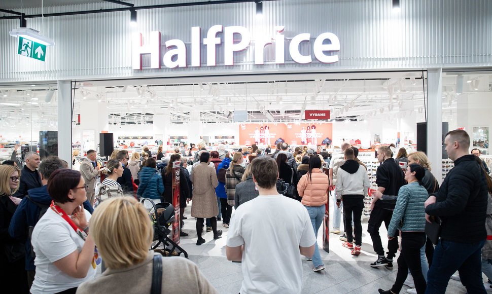 „HalfPrice“ debiutuoja Vilniuje – populiarus mažmeninės prekybos tinklas atidarė savo parduotuvę „Vilnius Outlet“