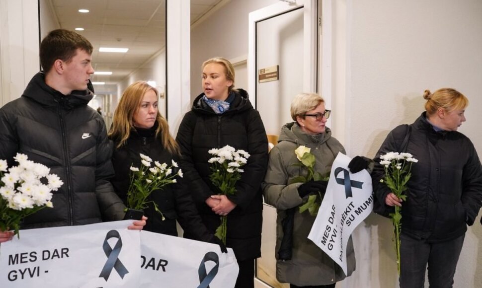 Kultūros bendruomenės protestas prie Panevėžio rajono savivaldybės